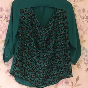 🟢BCX Green Leopard Print Open Back Blouse Size M | 3/4 Sleeve Top